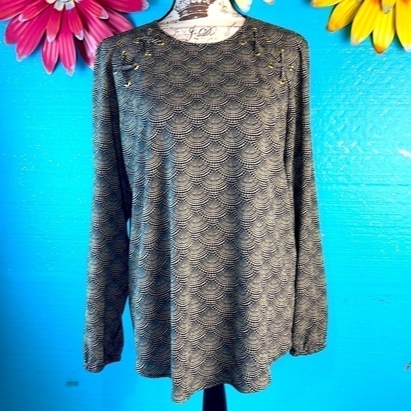 Michael Kors Textured Black Long-Sleeve Blouse w/ Seashell Print Top | Large - Picture 13 of 15